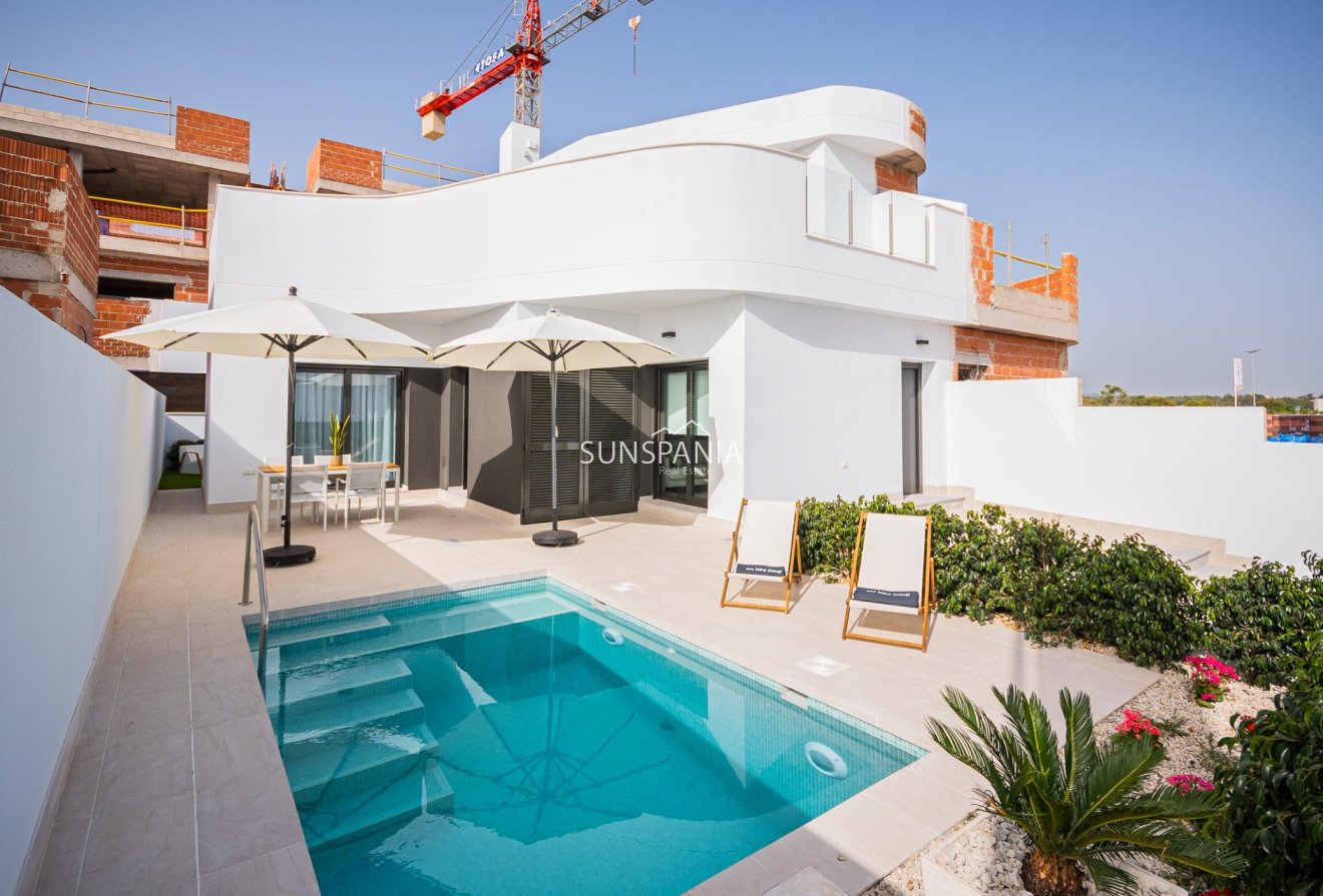 Obra nueva - Chalet -
Torrevieja - Lago Jardín II