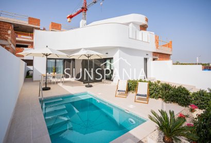 Obra nueva - Chalet -
Torrevieja - Lago Jardín II